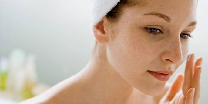 Regular use of essential oils to moisturize facial skin