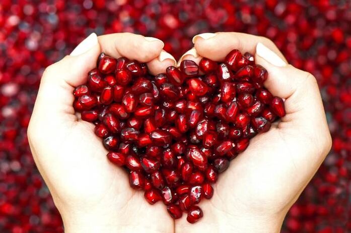 The oil obtained from pomegranate seeds will restore the skin tone of the face and protect against ultraviolet radiation. 